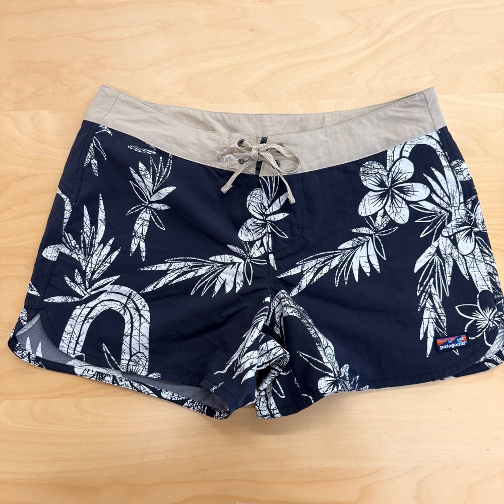 Patagonia Women's Wavefarer Board Short size 10